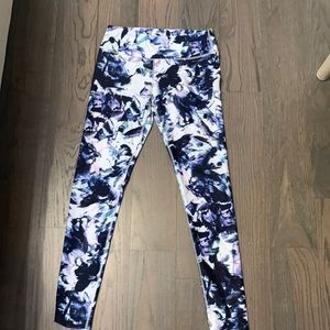 Fabletics leggings womens. Doesn’t say size but would guess XS or S